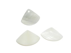 4 Sequins en nacre forme éventail 23*19mm