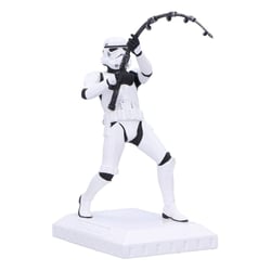 Original Stormtrooper - Figurine What a Catch 16 cm - Nemesis Now