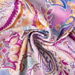 Tissu Viscose Lurex imprimé Cachemire stries sur fond Bleu lilas