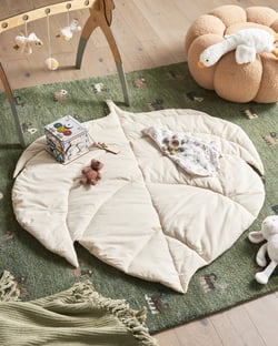 Tapis de Jeu pour Enfants Blanc Cassé en Coton Matelassé 110 x 110 cm en Forme de Feuille Accessoire Chambre Style Moderne