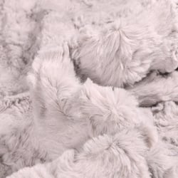 Tissu Fausse fourrure Lincia sur fond Gris clair