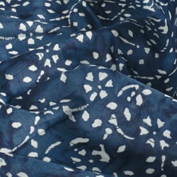 Tissu  Voile de Coton Batik Naya sur fond Bleu nuit