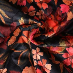 Tissu Matelassé Alba tout doux  envers doudoune fleurs Orangées sur fond Noir