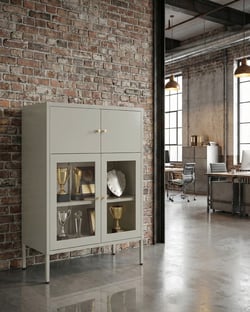 Armoire Vitrine en Fer Beige Clair avec 2 Portes Vitrées et 2 Compartiments Fermés Style Scandinave
