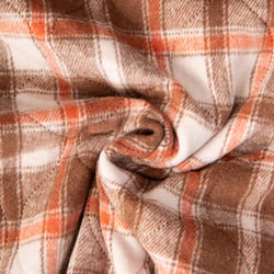 Tissu Matelassé Ciarra tout doux  envers doudoune carreaux Oranges et Bruns sur fond Beige
