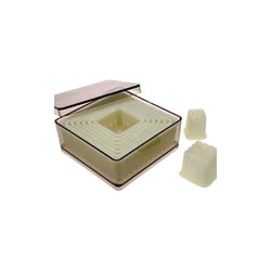 9 Découpoirs carrés cannelés assortis