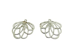 4 Breloques forme fleur martelée 28*26mm argenté