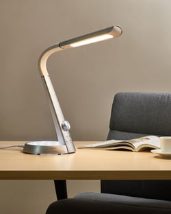 Lampe de Bureau Argentée en Matière Synthétique avec 3 Modes CCT Port USB Abat-Jour Réglable