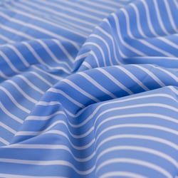 Tissu Coton légèrement extensible grandes rayures Bleu ciel sur fond Blanc