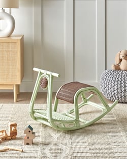 Chaise à Bascule Pour Enfants Vert Clair en Rotin Intérieur Chambre Salle de Jeux Style Boho Rustique