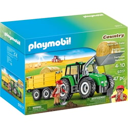 Grand tracteur avec remorque
