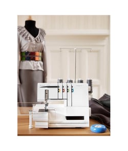 Surjeteuse & Coverstitch Husqvarna HUSKYLOCK s21 : l’alliée des couturières créatives Blanc