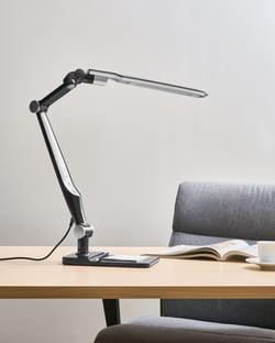 Lampe de Bureau LED Noire avec Bras Réglable et Pivotant Variateur Modes CCT
