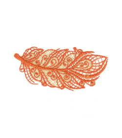 Ecusson thermocollant plume en dentelle orange 5,5 cm x 2 cm