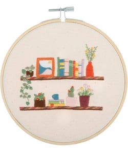 Kit de Broderie "Floral Shelf" avec Cercle en Bois de 15cm – Trimits 64 Floral Shelf