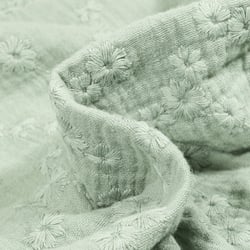 Tissu Double gaze Brodée Esmée sur fond Vert d'eau