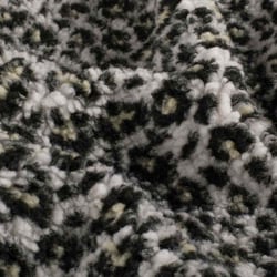 Tissu Fausse fourrure Mouton Yséa  léopard effet moucheté sur fond Blanc