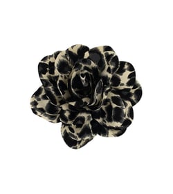 Broche fleur motif panthère gris clair
