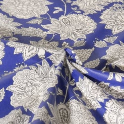 Tissu Coton enduit Sharma fleuris sur fond Bleu roi