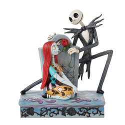 Figurin Enesco Disney Traditions - L'Etrange Noël de Monsieur Jack - Jack et Sally sur une pierre tombale