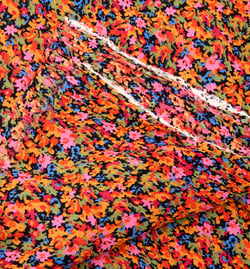 Coupon Tissu Promod Couture - Viscose Crinkle - Fleurs avec fond noir - 3m x 122cm
