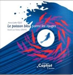 Le poisson bleu parmi les rouges