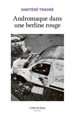Andromaque dans une berline rouge