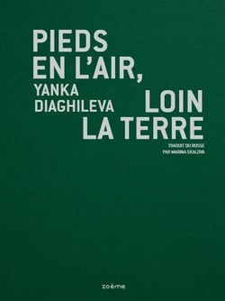 Pieds en l'air, loin la terre
