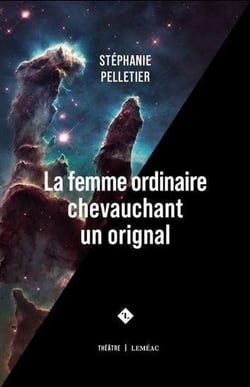 La femme ordinaire chevauchant un orignal