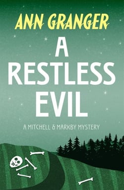 A Restless Evil (Mitchell &amp; Markby 14) - An English village murder mystery of intrigue and suspicion