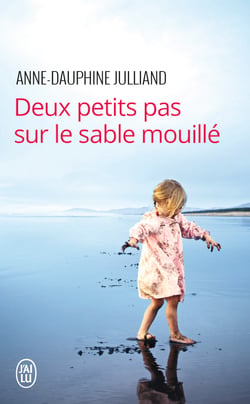 Deux petits pas sur le sable mouillé