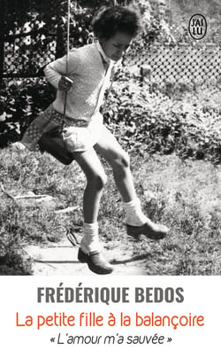La petite fille à la balançoire