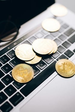"Memoir of Online Success: Tabinda's Journey to Earning Money
