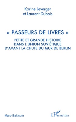 "Passeurs de livres" - Petite et grande histoire dans l'Union Soviétique d'avant la chute du mur de Berlin