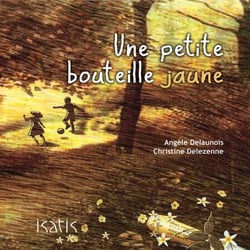 Une petite bouteille jaune