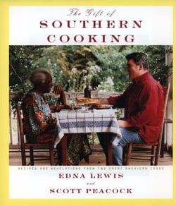 The Gift of Southern Cooking - Recipes and Revelations from Two Great American Cooks: A Cookbook