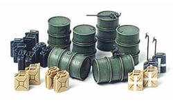 Maquette Fûts et jerrycans Allemands