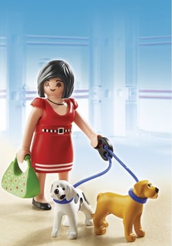 Femme avec Chiots