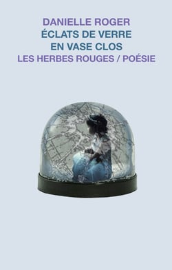 Éclats de verre en vase clos