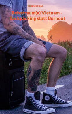 Reisetraum(a) Vietnam - Backpacking statt Burnout - Backpacker mit dem Rollkoffer
