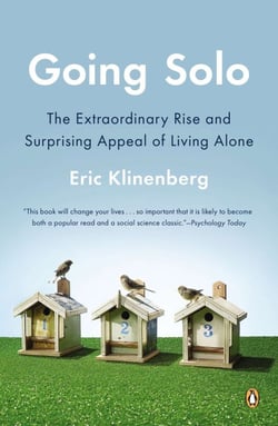 Going Solo - The Extraordinary Rise and Surprising Appeal of Living Alone