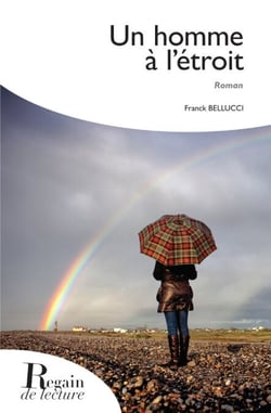 Un homme à l'étroit