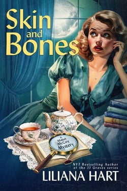 Skin and Bones - Mabel McCoy, #1
