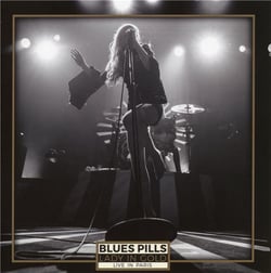 Lady in gold, live in Paris