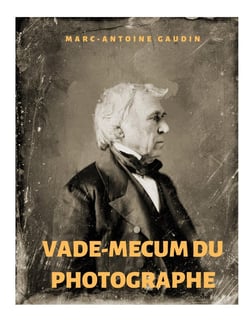 Vade-mecum du photographe : notice abrégée du daguerréotype et de la photographie sur papier