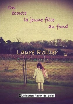 On écoute la jeune fille au fond