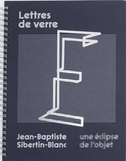 Lettres de verre - une éclipse de l'objet