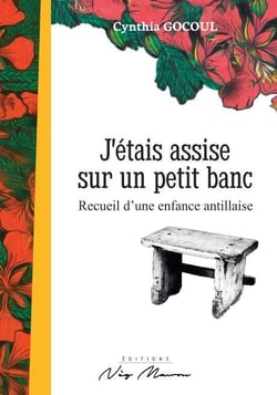 J'étais assise sur un petit banc