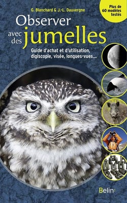 Observer avec des jumelles
