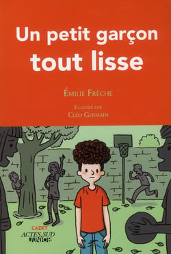 Un petit garçon tout lisse